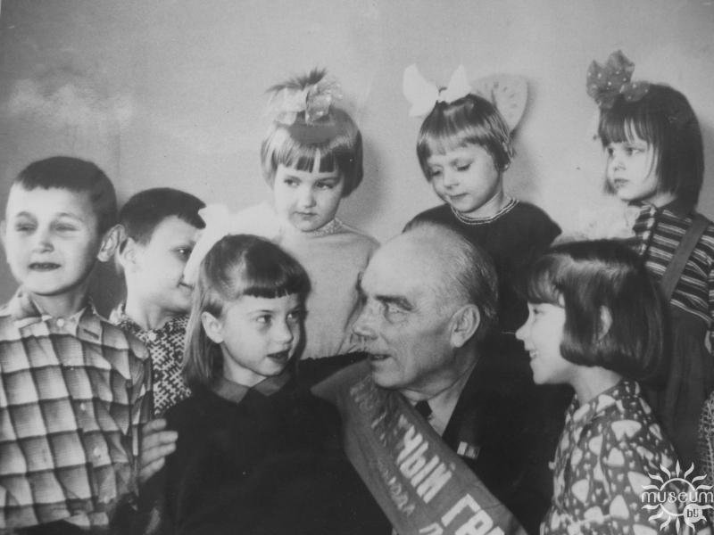 Дэйніс І. П. з дзецьмі. 1967